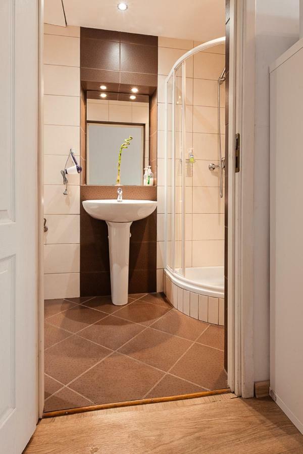 Umbrella Guest Rooms Краків Екстер'єр фото